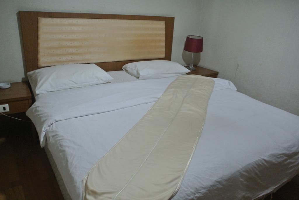 Sun City Hotel Bangkok Zimmer foto