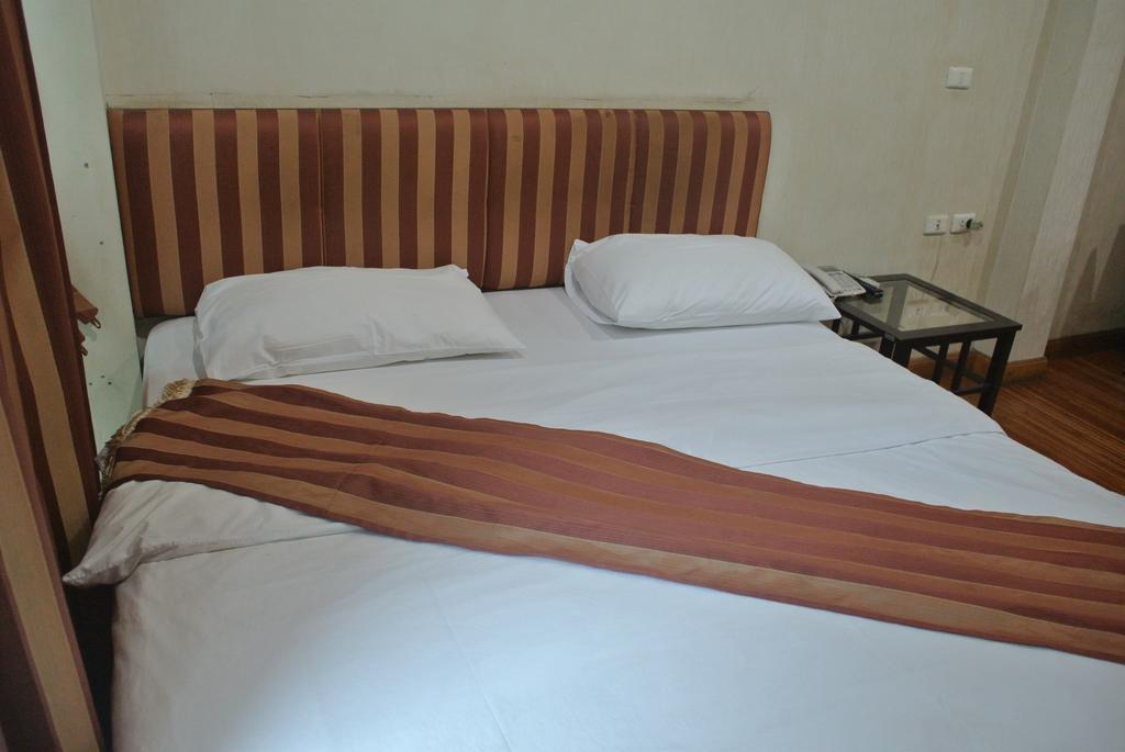 Sun City Hotel Bangkok Zimmer foto