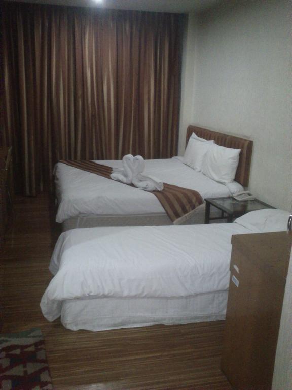 Sun City Hotel Bangkok Exterior foto